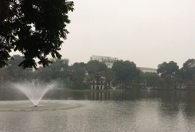🌿 Serenity in the City: Hoàn Kiếm Lake + Cake & Coffee by the Water