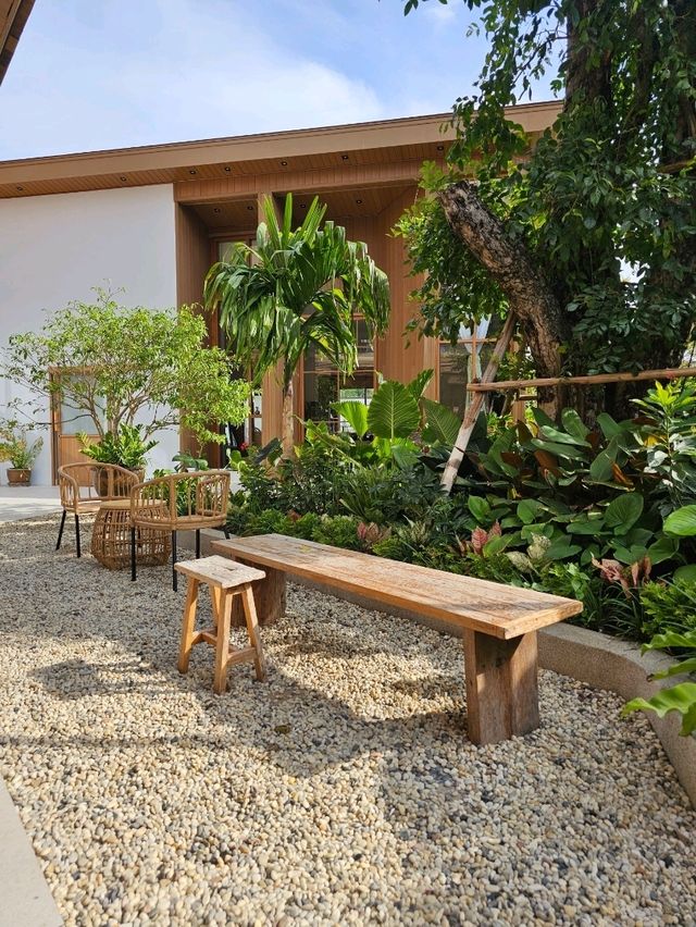 Hitch & Round Cafe and Space | ปราณบุรี