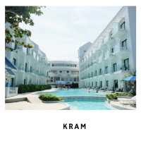 🌊 รีสอร์ทริมทะเลสไตล์มินิมอล: Kram Pattaya