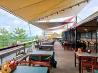 ร้านพิซซ่าท่ามกลางวิวภูเขา