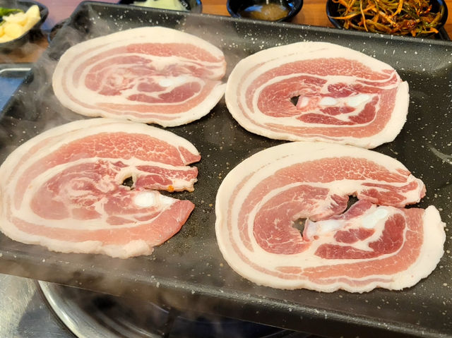 한국에서 냉동삼결살이 가장 비싼 집과 동일한 고기!!!