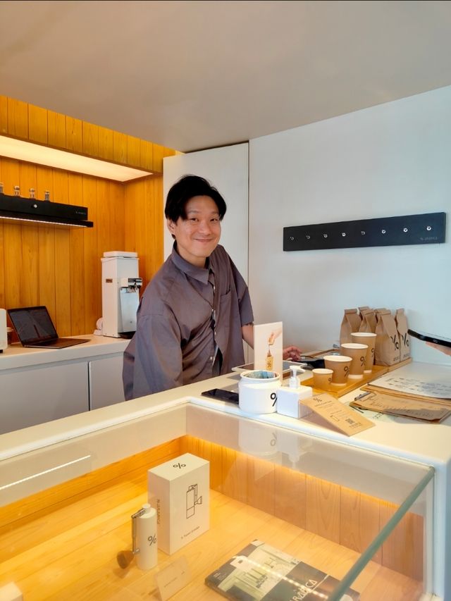 % Arabica cafe ริมทะเล