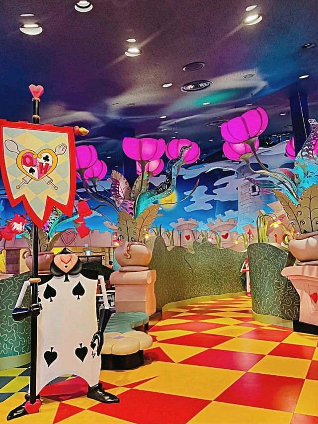 Dine in Wonderland in Queen of Hearts Banquet, Tokyo Disneyland