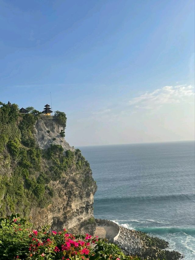 Clifftop Grace & Fiery Rhythms: A Sunset at Uluwatu Temple