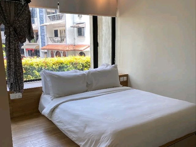 Minimalism, Light & Quiet Moments – A Hidden Gem Stay at Lloyd’s Inn Singapore
