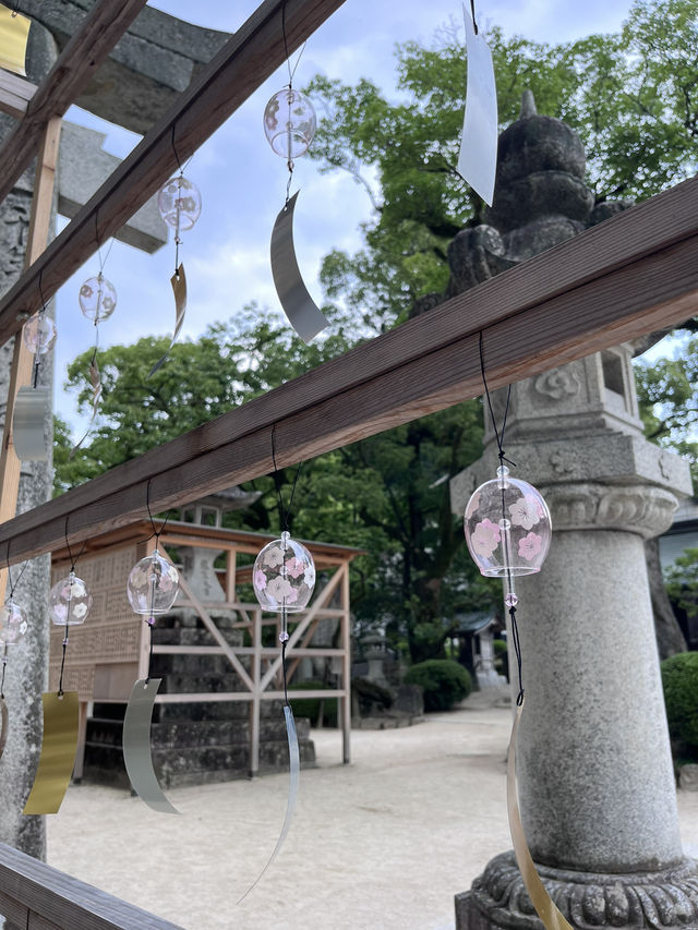 Guide to be able to take pictures of Dazaifu Shrine without the crowd!