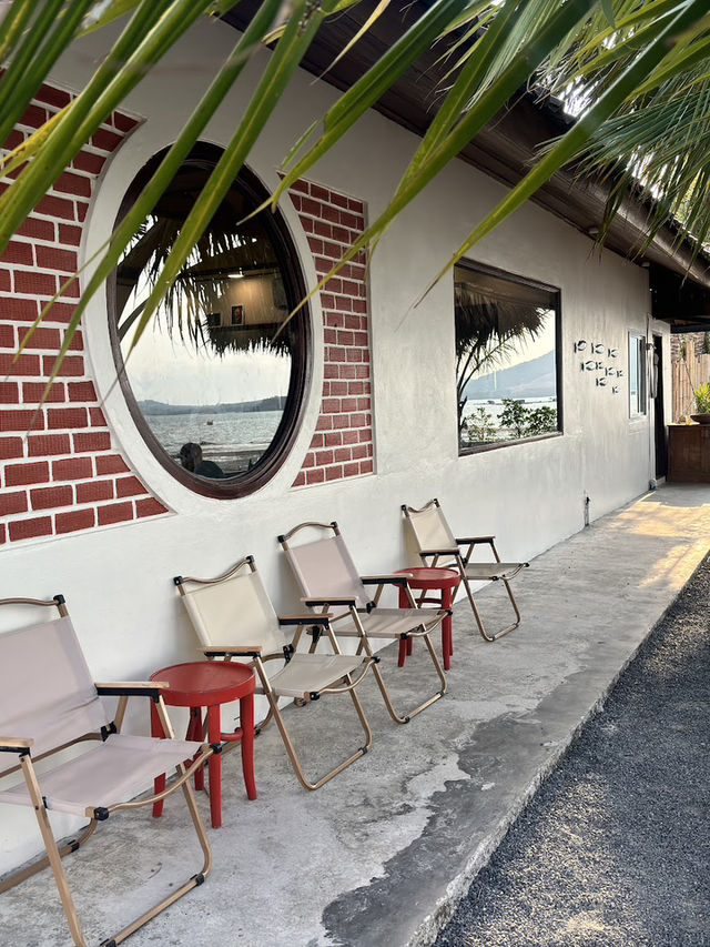 The Ruby Sea Café – ภูเก็ต 🪼✅