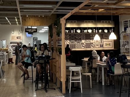 A Tasty Break: Curry Puff at IKEA Tebrau Cafe