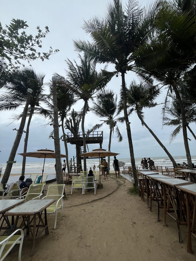 Halehala…จิบเบียร์เย็นๆ ริมหาดเจ้าหลาว 🌊🍻