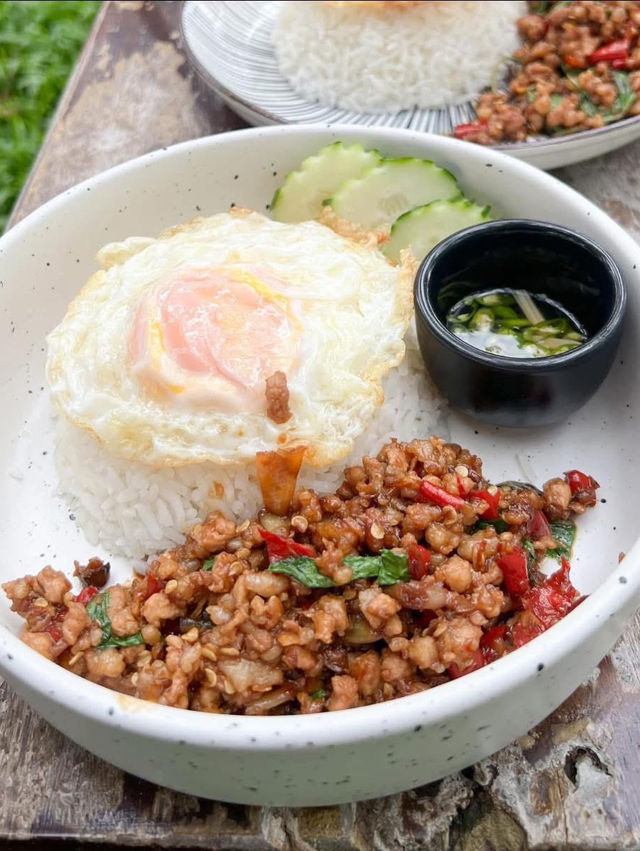 ร้านลับต้องไป! ไม่ใกล้ไม่ไกล ‘เขื่อนปราณบุรี 🏔️✨