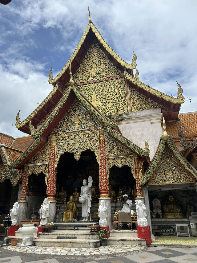 วัดพระธาตุดอยสุเทพราชวรวิหาร🙏🏻✨🌺