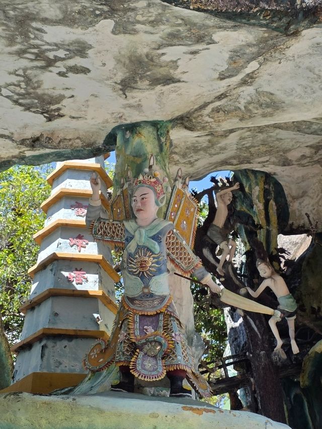 Dramatic Expressions of the Tale of Madam White Snake at Haw Par Villa