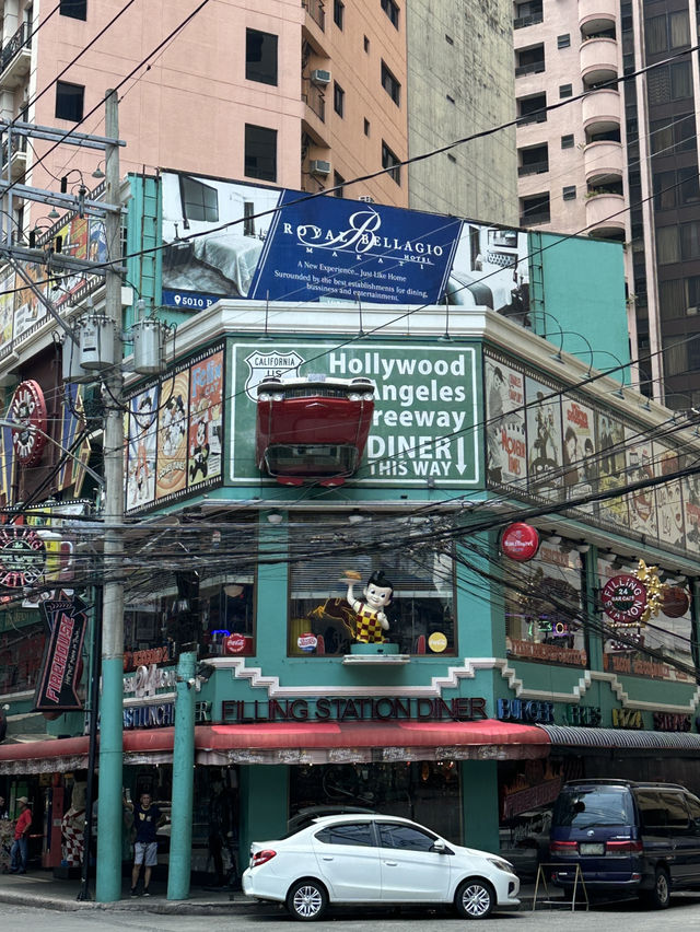 Bright Neon Spot in Makati that’s opened 24h! Bright Neon Spot in Makati that’s opened 24h!