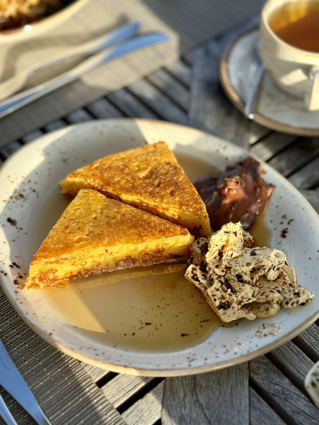 ☀️ Elegant Breakfast with a View in the Maldives