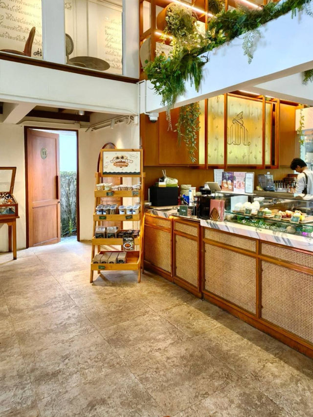 ขมิ้น คาเฟ่ (Camin Cuisine & Cafe) ขมิ้น คาเฟ่ (Camin Cuisine & Cafe)