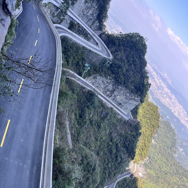 Zhangjiajie — A Landscape So Magnificent It Feels Almost Unreal (张家界) Zhangjiajie — A Landscape So Magnificent It Feels Almost Unreal (张家界)