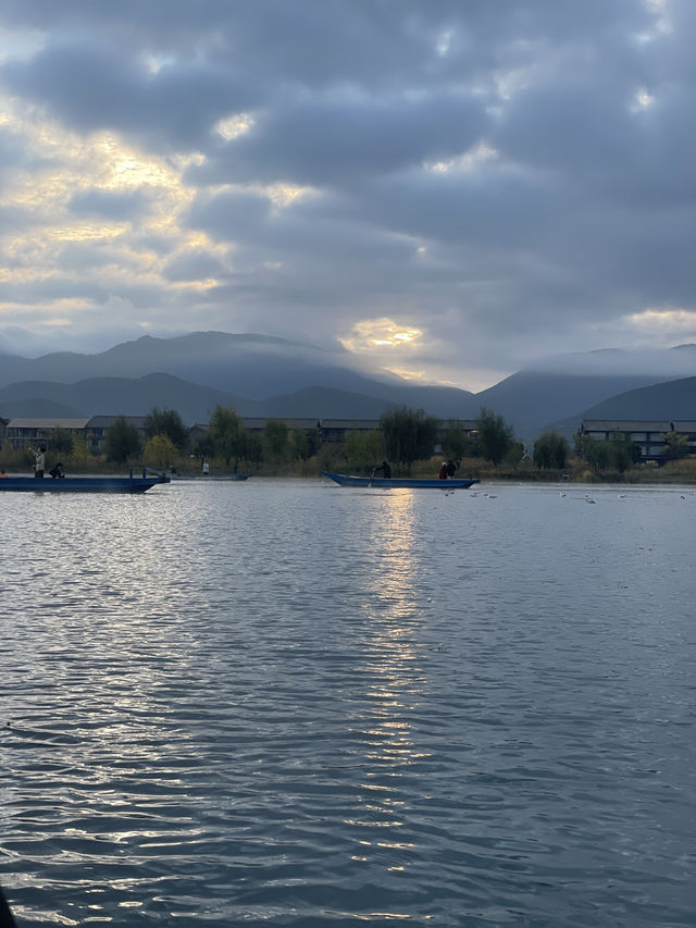 瀘沽湖晨霧|霧裡的湖光與水性楊花 瀘沽湖晨霧|霧裡的湖光與水性楊花