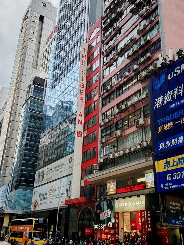 罅縫中的西伯利亞皮草大廈和Chocolux📸 罅縫中的西伯利亞皮草大廈和Chocolux📸