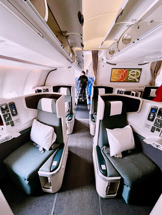 ✈️ Where Do I Splurge When I Travel? My Answer Is Easy: Business Class!