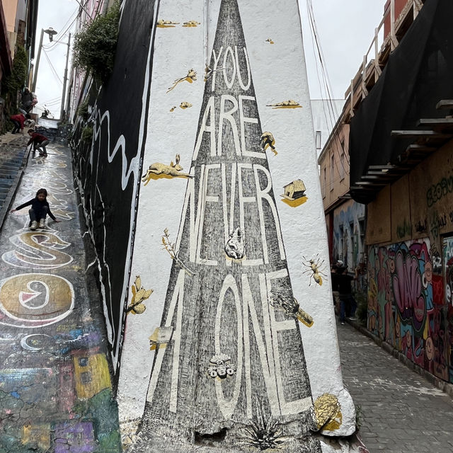 🌈 Explore the Vibrant City of Valparaíso, Chile! 🇨🇱✨