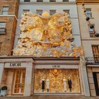 Regal Radiance: Christmas Decor at London