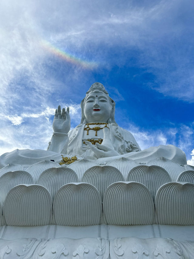 📍 Wat Huay Pla Kang, Chiang Rai, Thailand 🇹🇭 