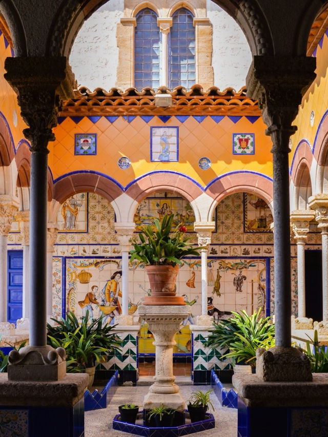 Sitges, a beautiful town near Barcelona! 🌼