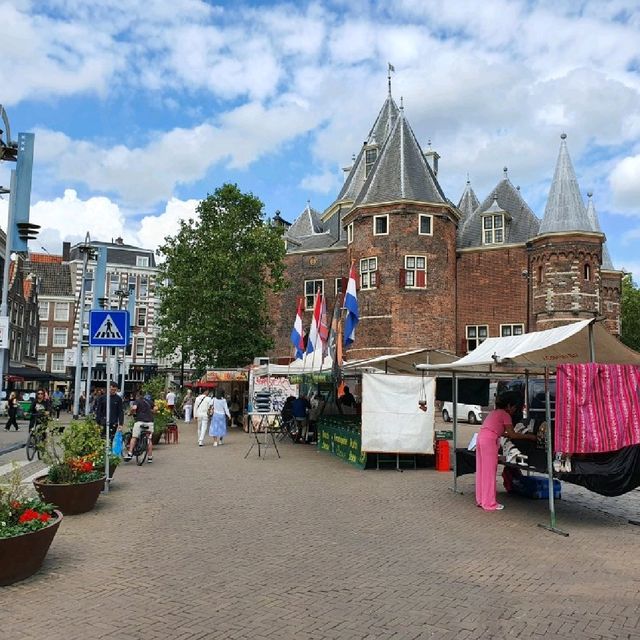 Spring Days in Amsterdam – Canals, Culture, and Cozy Streets