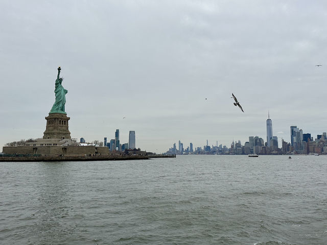 🗽 Statue of Liberty: A Powerful Icon of Freedom in New York City 🇺🇸✨