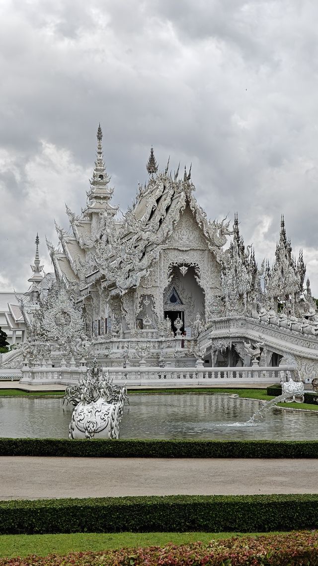 Wat Rong Khun (White Temple) – A Surreal Masterpiece in Chiang Rai