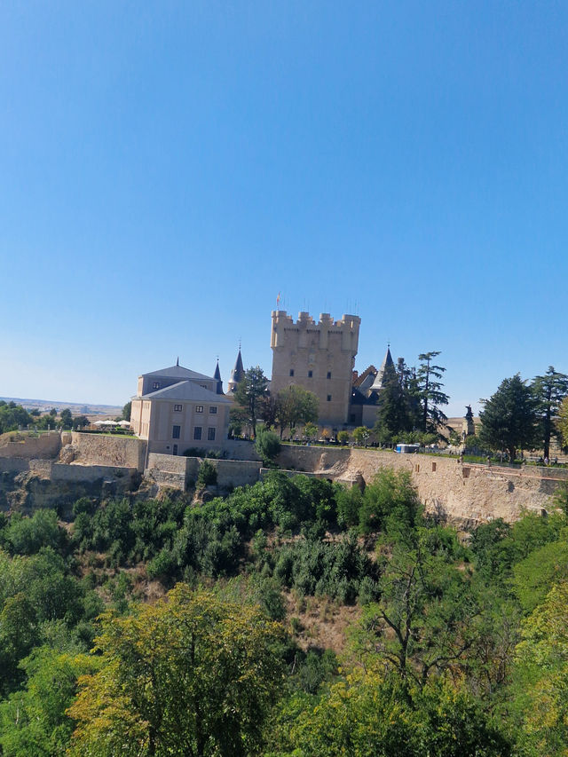 Two cities, one epic day: Ávila’s walls and Segovia’s fairy-tale charm 🏰🧱