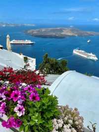 🌅 Santorini: The Iconic Island of White Domes, Blue Seas, and Timeless Romance 🇬🇷✨