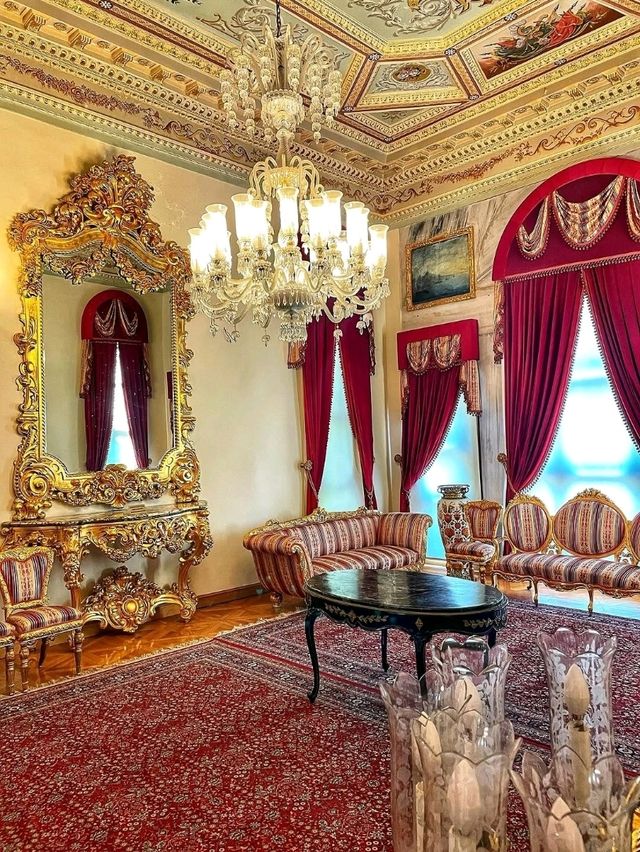 Kasr-ı Hümayun Pavilion, Türkiye: Ottoman Elegance by the Lake