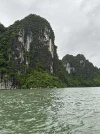 🇻🇳 Hạ Long Bay, Vietnam – A Natural Wonder Worth Every Moment 🌅🚤