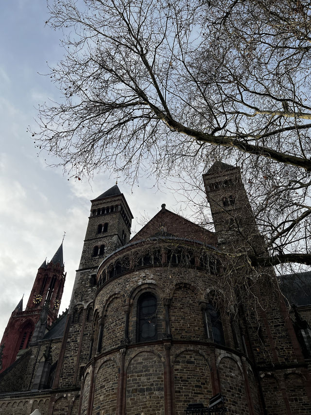⛪✨ Basilica of Saint Servatius – The Soul of Maastricht’s Sacred Past 🇳🇱📜  