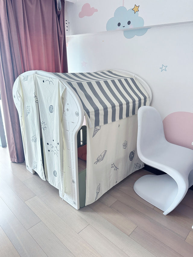 💰人均只需約 $100，就可以入住比卡超主題滑梯房🤩