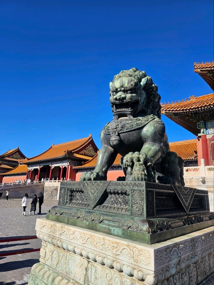 The Forbidden City is the heart of Beijing and the world's largest palace complex. For over 500 years, it served as the residence of 24 emperors from the Ming and Qing dynasties, remaining inaccessible to ordinary people. The scale of the complex is astonishing: 980 buildings and thousands of rooms adorned with carvings and gold. Be sure to visit the Hall of Supreme Harmony, where the throne is located, and take a stroll through the Imperial Garden with its centuries-old pines and elegant pavilions. The architecture is rich in symbolism—from the color of the tiles to the number of figurines on the roofs.

Don't limit yourself to the central axis: explore the eastern and western sections, visit the Treasury and the Clock Gallery, which house unique gifts from around the world. To see the legendary "sea of golden roofs," make sure to climb the viewing platform in Jingshan Park directly opposite the northern gates after exiting the complex—the view is breathtaking. For beautiful photos without crowds, look for side courtyards where the authentic atmosphere of old China is preserved, and you can admire the details of the empresses' interiors.

Key tip: Tickets must be booked online exactly 7 days in advance (they are not available at the ticket office). Be sure to bring your original passport and wear comfortable shoes—the area is vast. The best time to enter is at opening (8:30 AM) to beat the tourist groups. Note that the museum is closed on Mondays.