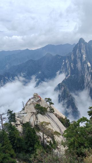 Huashan Peak Adventure: Easy Ticket Booking and Breathtaking Views from the East Peak 🏔️
