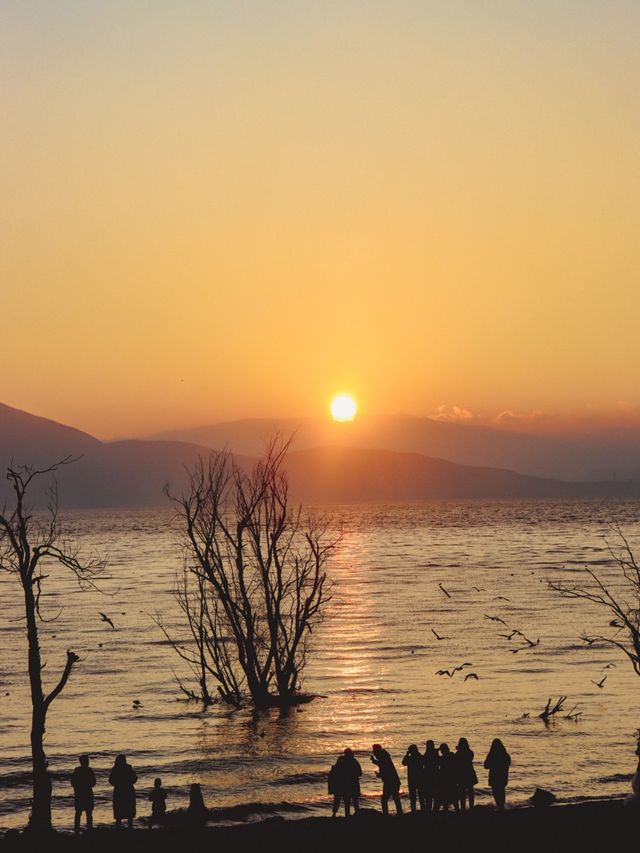 Sunrise over Erhai Lake, Dali 🌅☀️