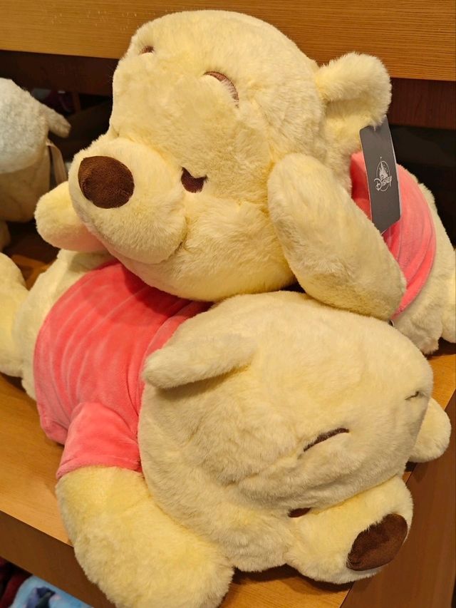 Heyyyy here we are at Disney Storeeee