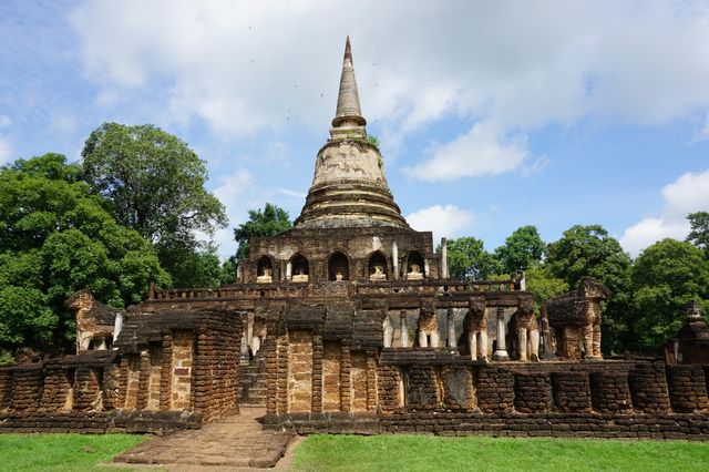 Sukhothai Historical Park, a hidden gem not to be missed in Thailand travel.