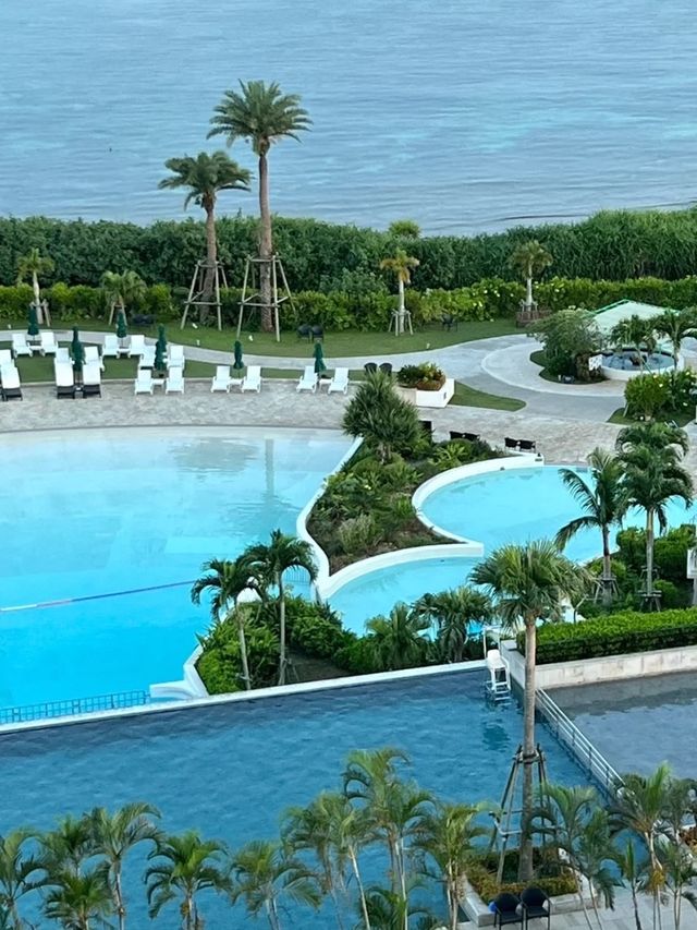 Okinawa vacation | Come to Montreux Spa Hotel for a sea view room.