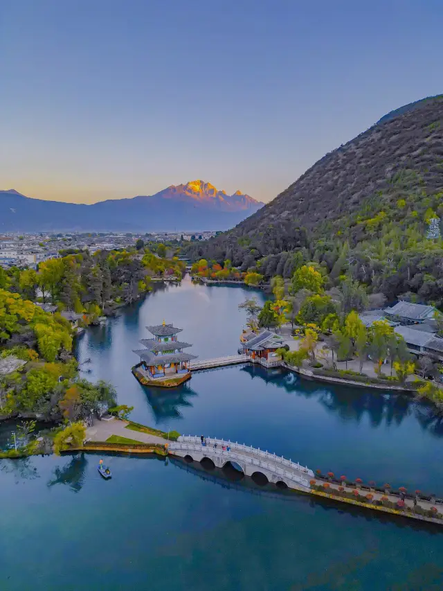 The Black Dragon Pool in Lijiang has an indescribable beauty!
