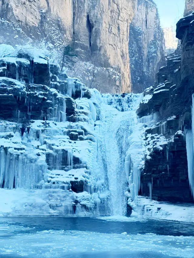 Shanxi Tongtianxia Scenic Area, located to the east of the southern end of Taihang Mountain, 30 kilometers east of Pingshun County, Shanxi Province