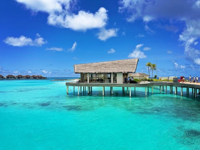 馬爾代夫麗笙度假村～絕美的天氣映襯下，整個小島像是天堂般美麗