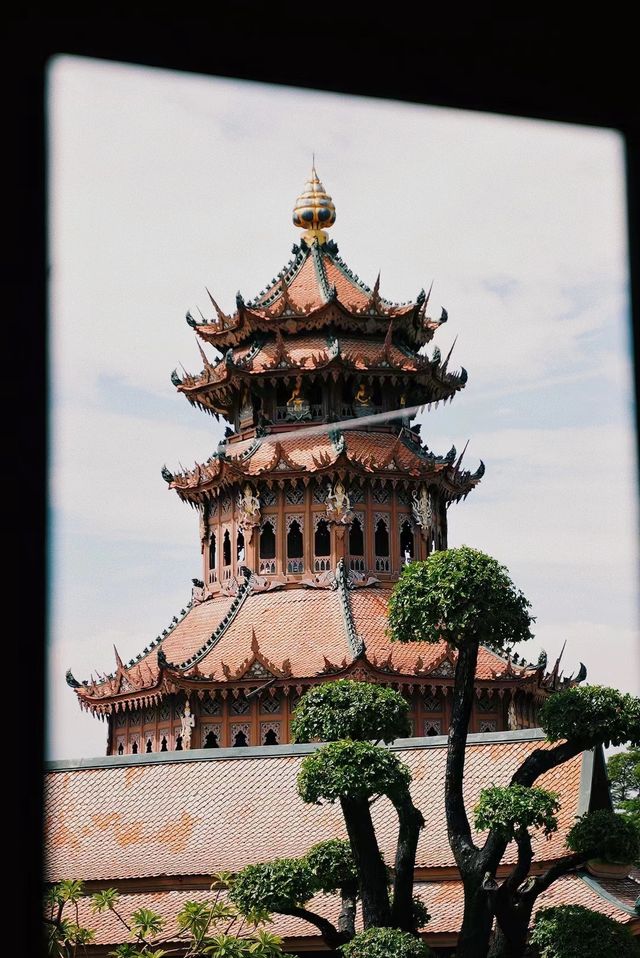 奔跑吧！暹羅古城！ 今天來到的是跑男泰國篇，暹羅古城，它是一個大型戶外博物館，其中的藏品來自泰國各個