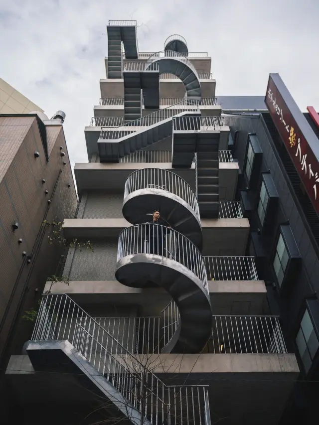 Tokyo | A hotel lived for a fire escape