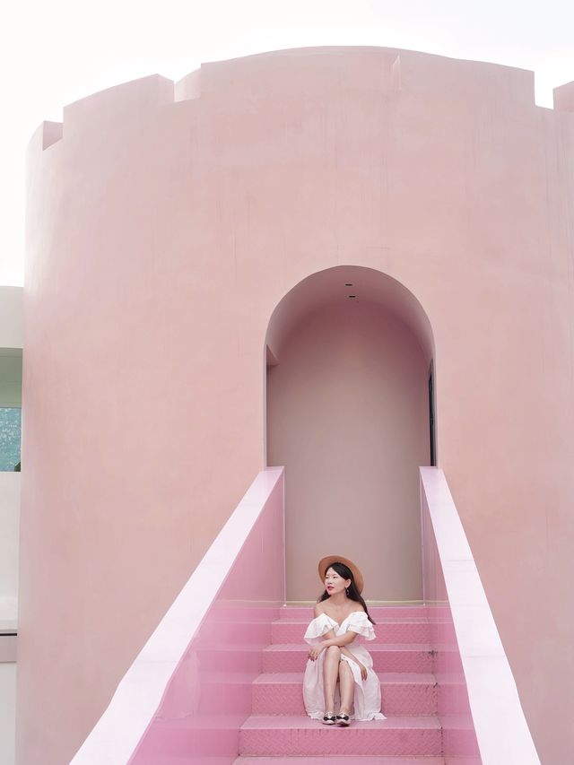 I discovered a pink castle and a Hobbit hut in Yangshuo!