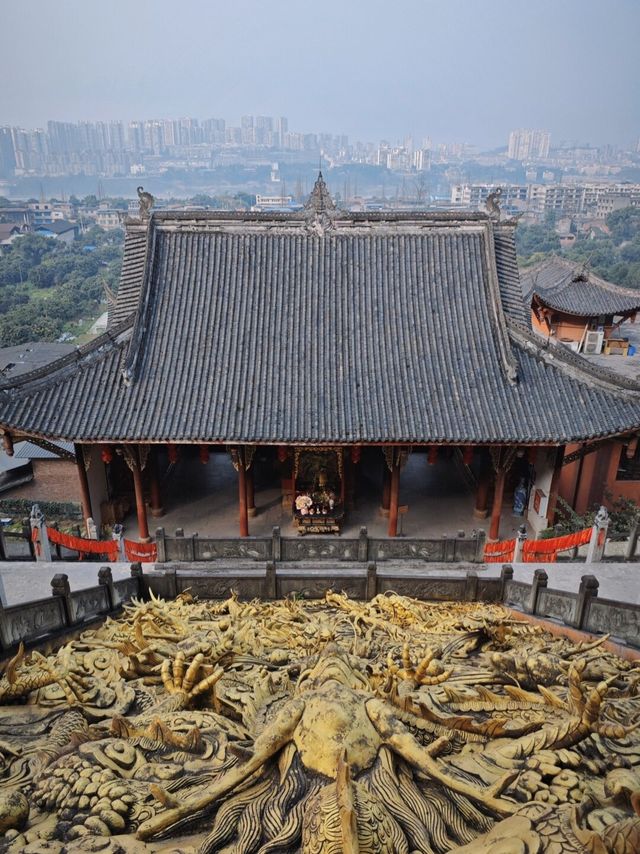 龍年就要去金龍寺！好一個巨大的金色龍頭！