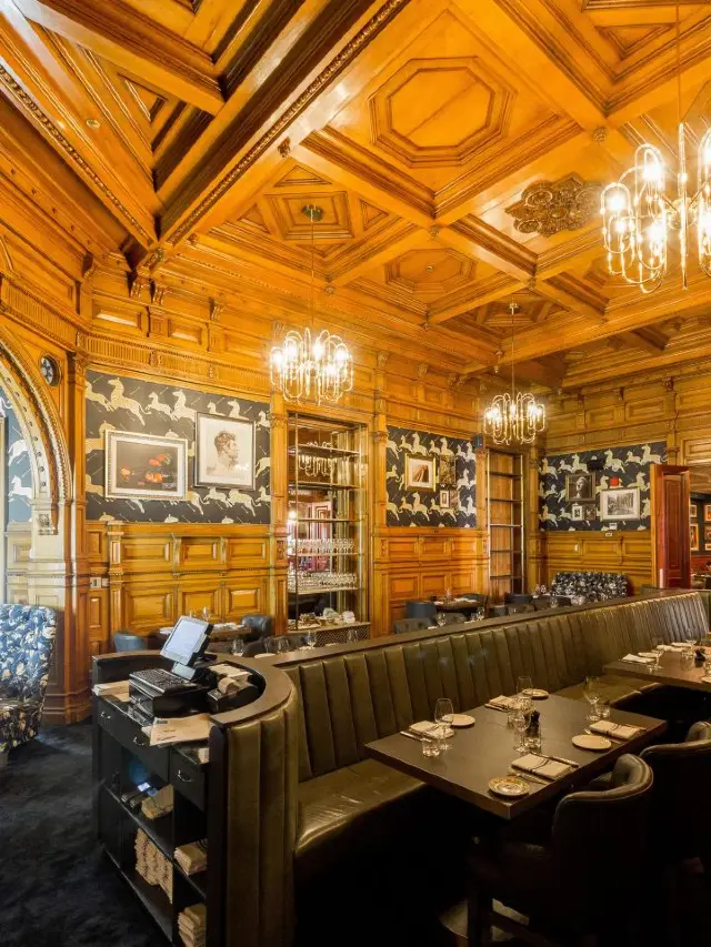 🌟 Montreal's Chic Sleeps: Le Mount Stephen 🌟